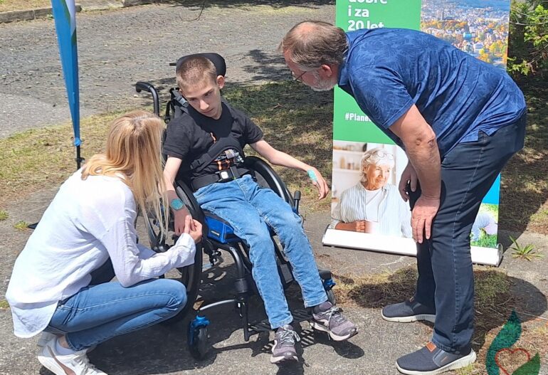 Na vozík pro Danečka přispěla JE a TSJ