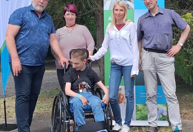Na vozík pro Danečka přispěla JE a TSJ